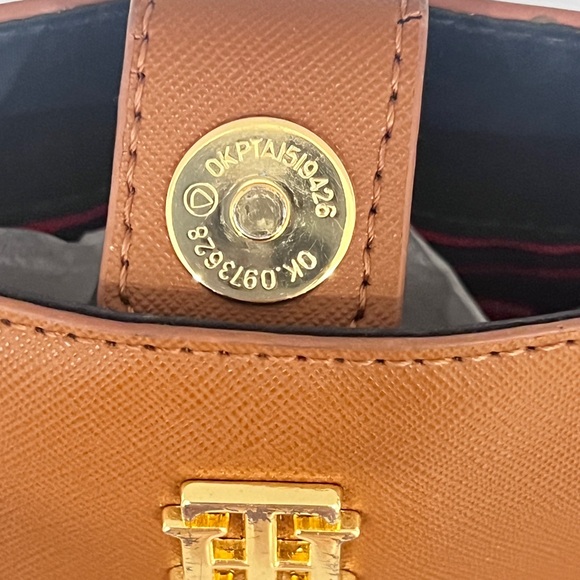 Tommy Hilfiger Mini Bag Crossbody with Chain Strap - Picture 3 of 9